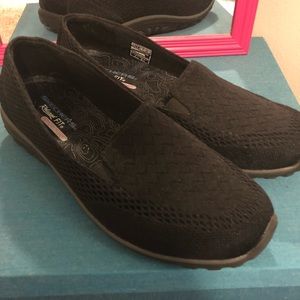 Sketchers relaxed fit and memory phone slip ons